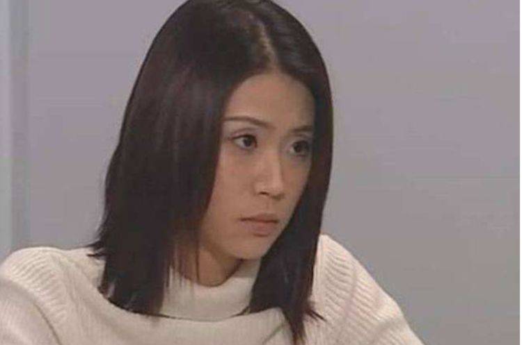 90年代当红女星，事业一波三折，目睹母亲自杀，