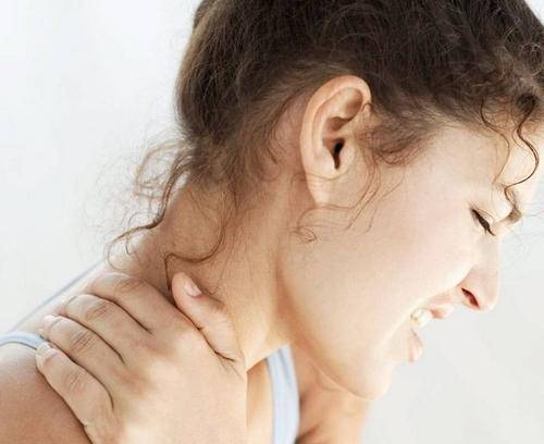 脖子疼可能和这些原因有关