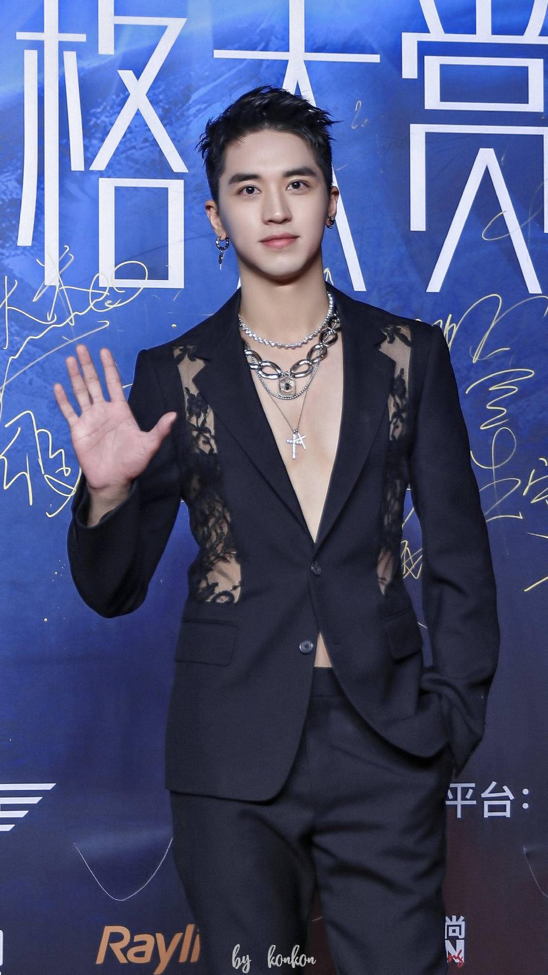 蔡徐坤|去性别化的蕾丝才是潮流！盘点小鲜肉们的蕾丝造型