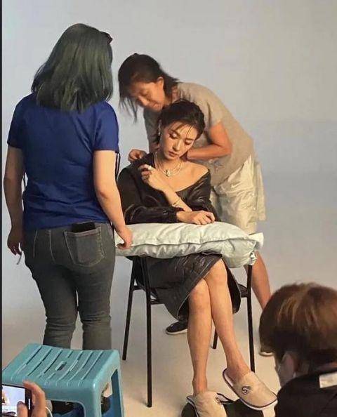 立人|原创万茜经纪人回应争议，没做营销没立人设，回应骨折十天返工