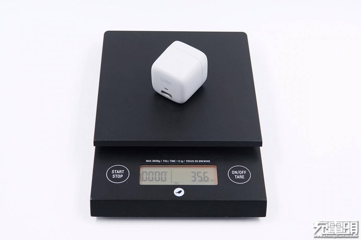 测评盘点|什么是小冰块？UIBI柚比 18W PD充电器评测