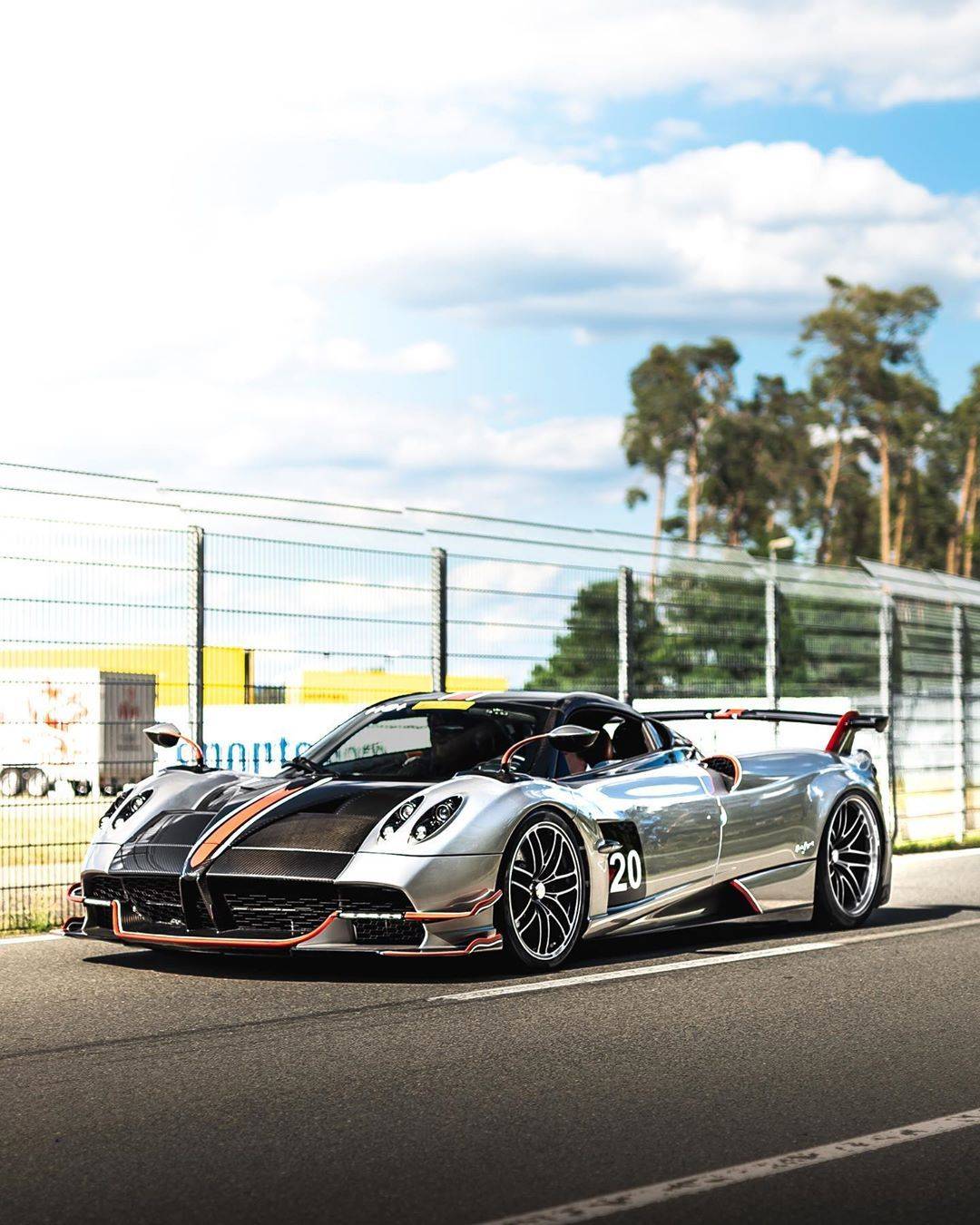 帕加尼huayra roadster bc满满的人民币的味道!