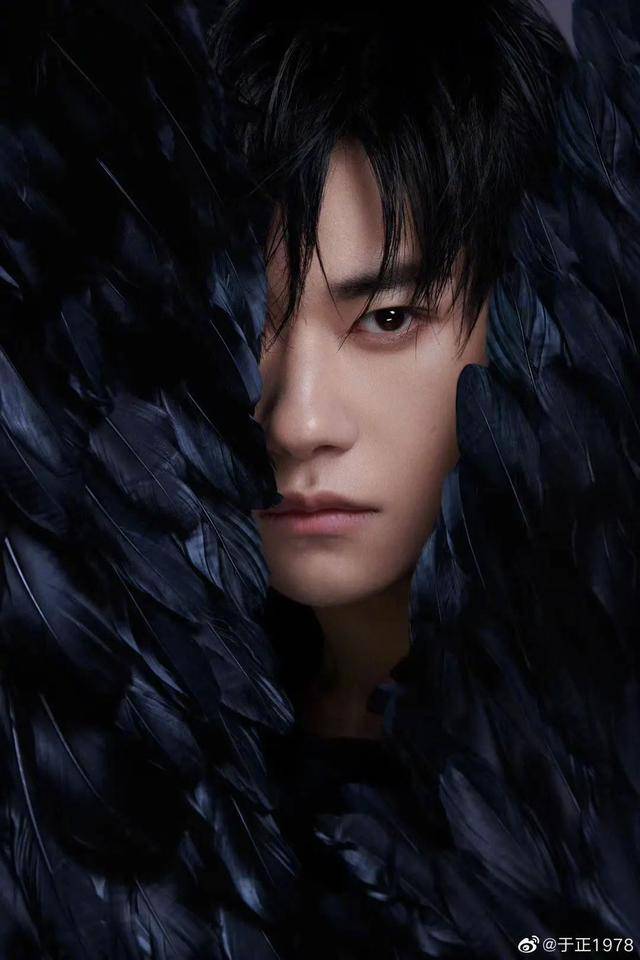 巨星|原创于正控诉tfboys抄袭，讽三小只是“巨星们”，粉丝直接群攻