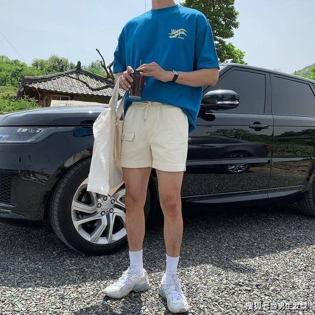 原创男生"夏日穿搭"颜色怎么搭才帅气?这4套衣服给你灵感,试试吧