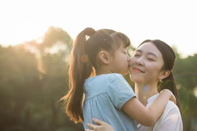 阿姨|聪明妈妈的“保姆经”:教育孩子从培养阿姨开始