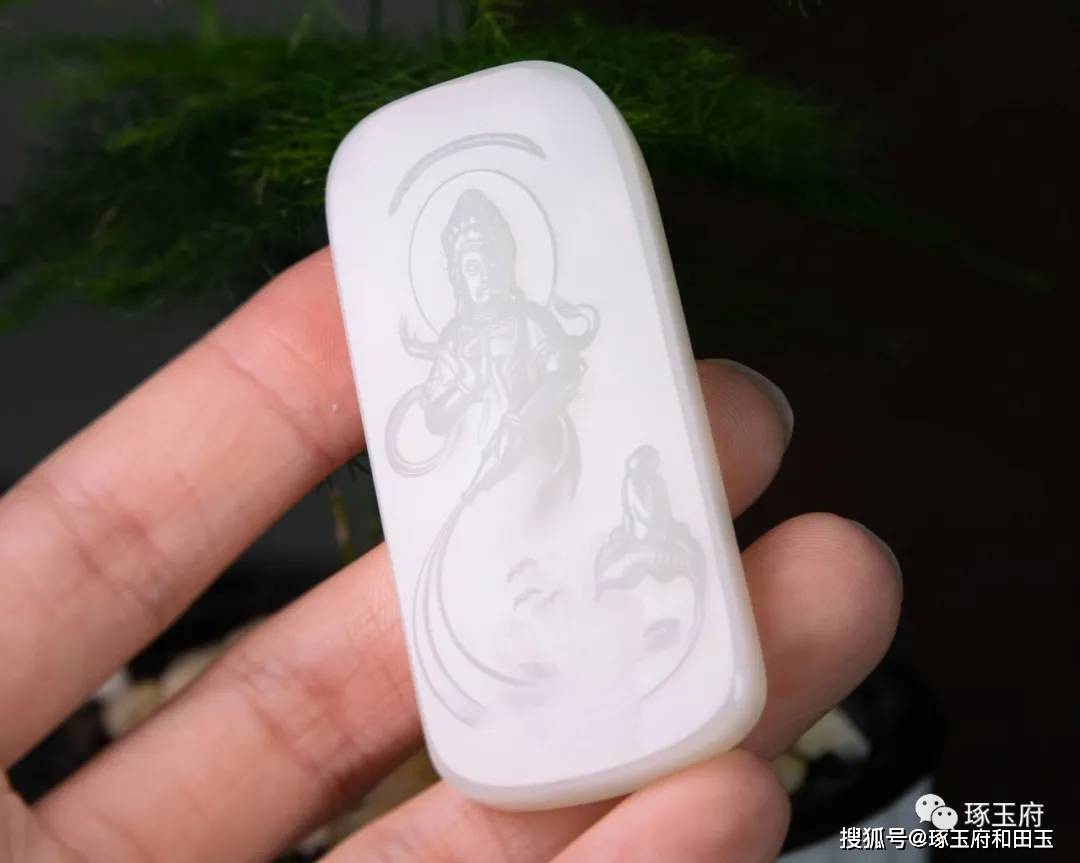 为什么玉雕中的观音,佛像眼睛都是微睁半闭的?