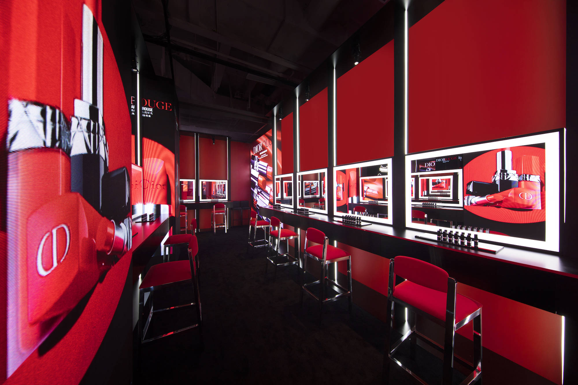 蓝金|王子文、韩东君、毕雯珺等明星共同揭开DIOR迪奥烈艳蓝金唇膏的派对盛宴