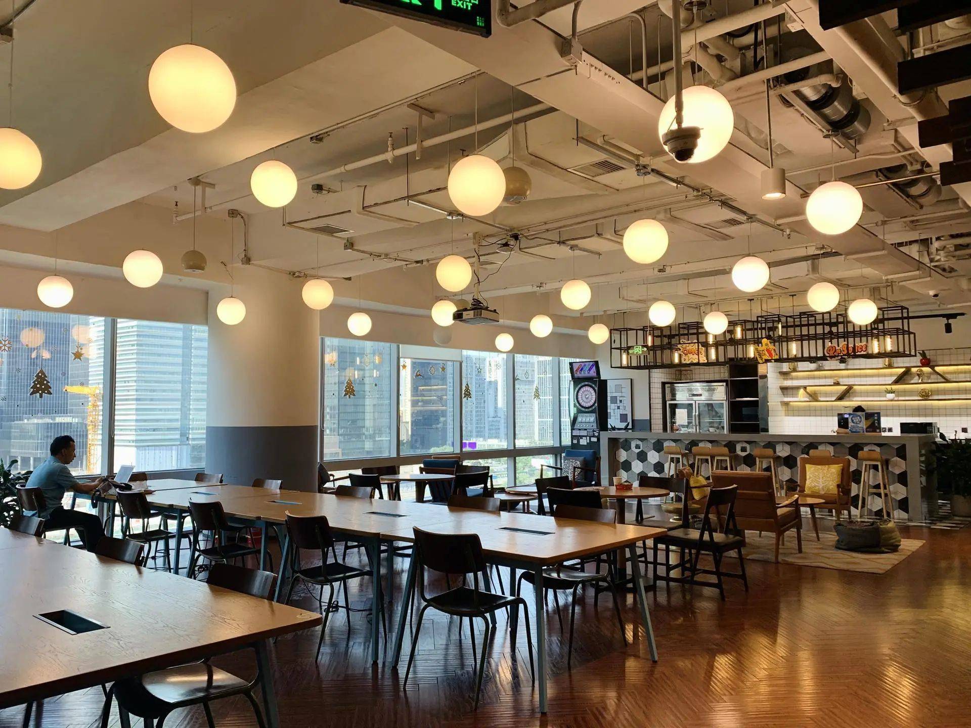 观点评论|倒闭、空置、流血上市，共享办公还能撑多久？