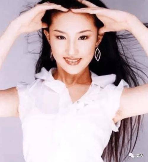 热巴|贵圈“好身材”图鉴:杨幂热巴用垫子,她直接填到臀爆炸