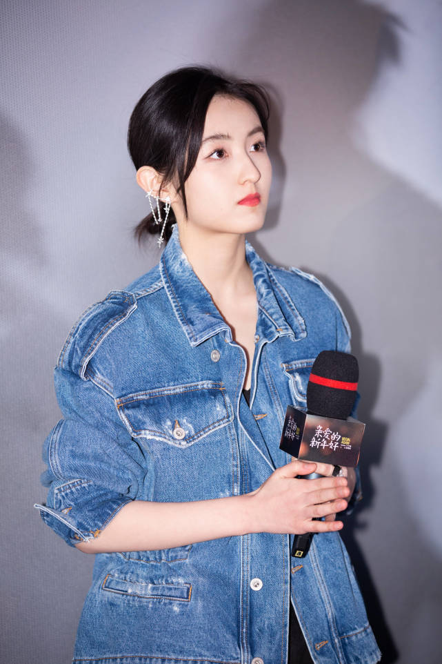 电影|原创张子枫新作品开机，和她合作更令人期待，但造型有点土