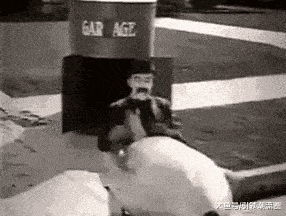 搞笑gif:姑娘,不就打个鼓嘛,至于漂亮成这样吗?