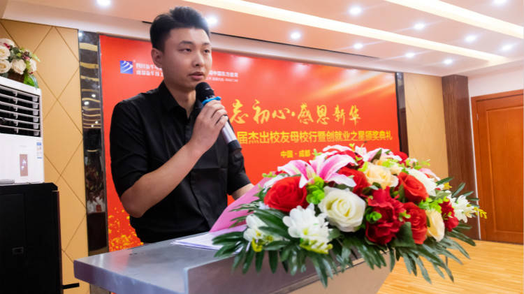 易佳丽|“不忘初心·感恩新华”第十二届荣誉校友母校行盛大举行