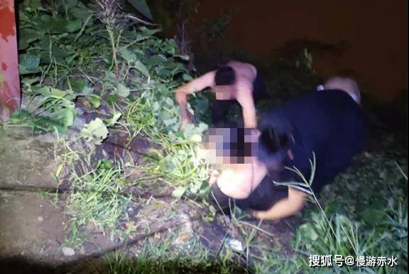 女子酒后与丈夫吵架跳赤水河轻生，人们费很大