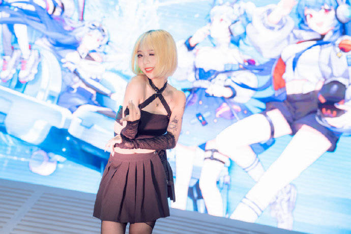 舞台|B站CJ这波操作太秀，2233娘变成四胞胎， 真就考验死宅眼力