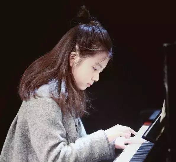 原创刘德华花5亿给女儿买礼物，却只给她上3千块的幼儿园