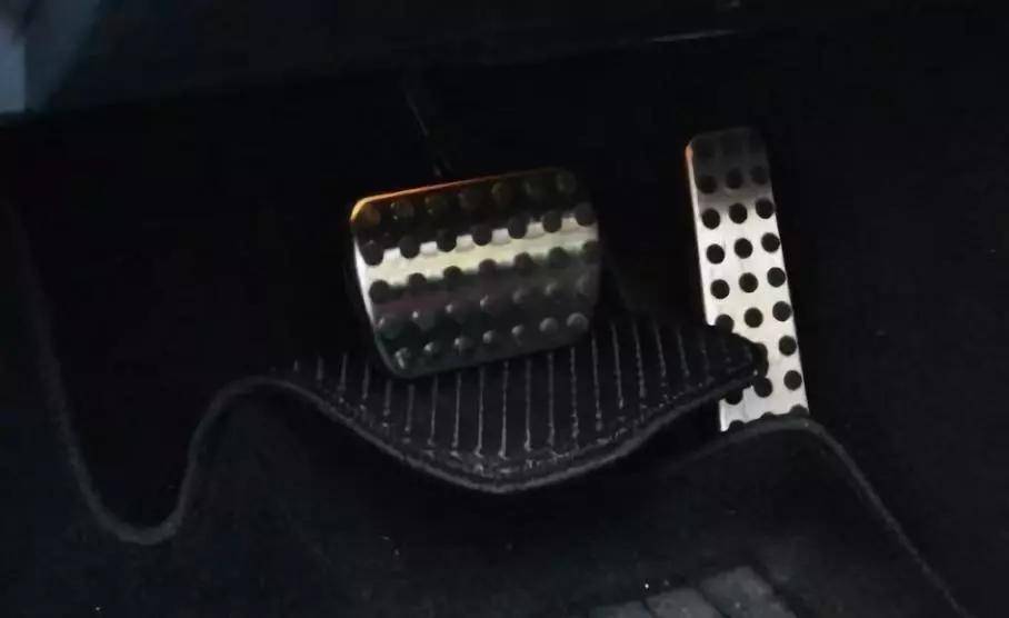 汽车脚垫夹子的功能与使用，汽车脚垫夹子的功能与使用