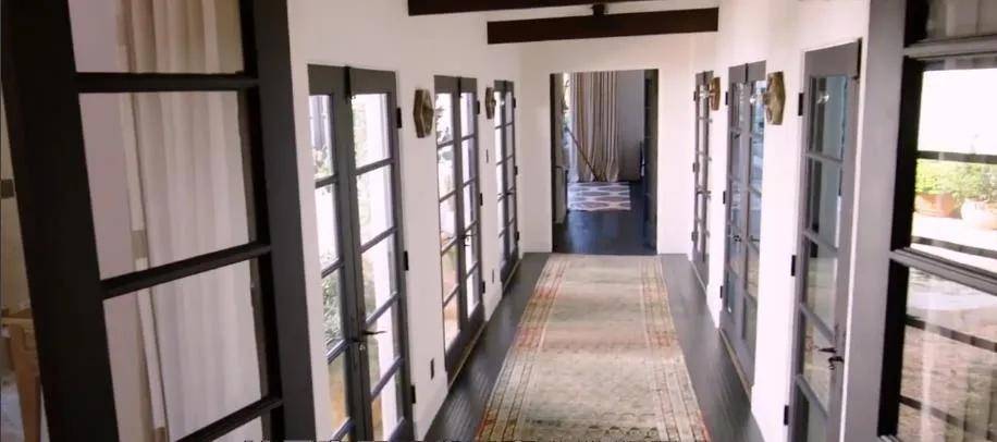 豪宅|连浴缸都是黄金的？肯豆最新曝光的上亿豪宅里，竟然惊现东北酸菜缸！