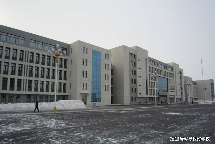 东丰二中始建于1958年,1980年被认定为省级重点高中.