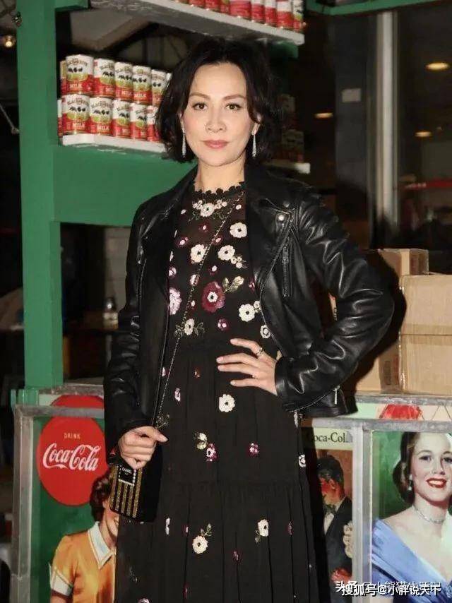 效果|刘嘉玲还是难逃“中年发福”，本想穿一身黑来显瘦，却显矮又显胖