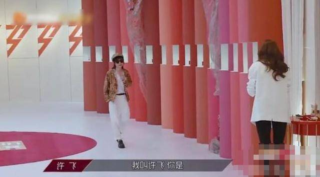 许飞为P婚纱照道歉,称早给黄晓明看过,却只字不提baby!