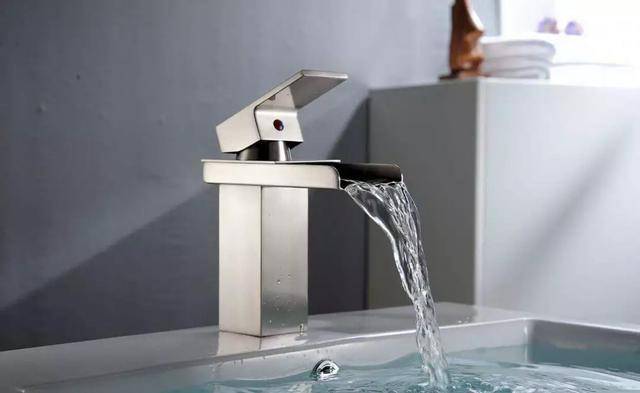 冰箱里用的盒子带水龙头 e80733daf2054c168115e3edb15904f7.jpeg