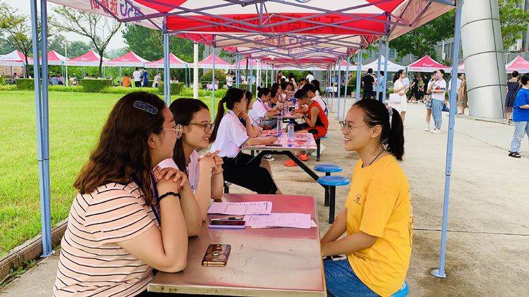 焦作招聘会_城市联动 促进就业 跨区域招聘会走进河南焦作(3)