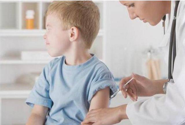 孩子|邻居建议赶紧去医院检查，医生：再迟一点就晚了儿子在电梯放屁