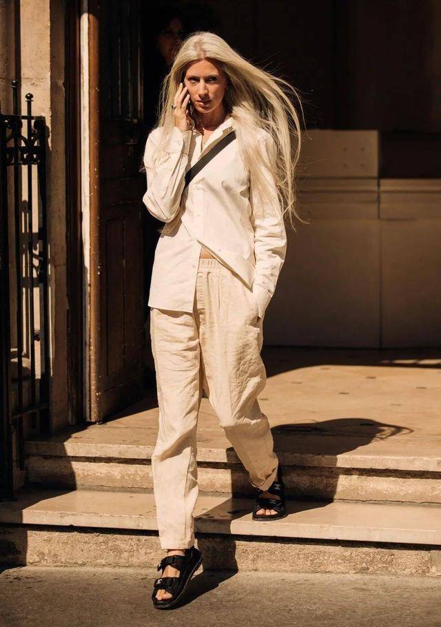 凉鞋|“丑”凉鞋大翻身，刘雯都不离脚，原来你这么好看