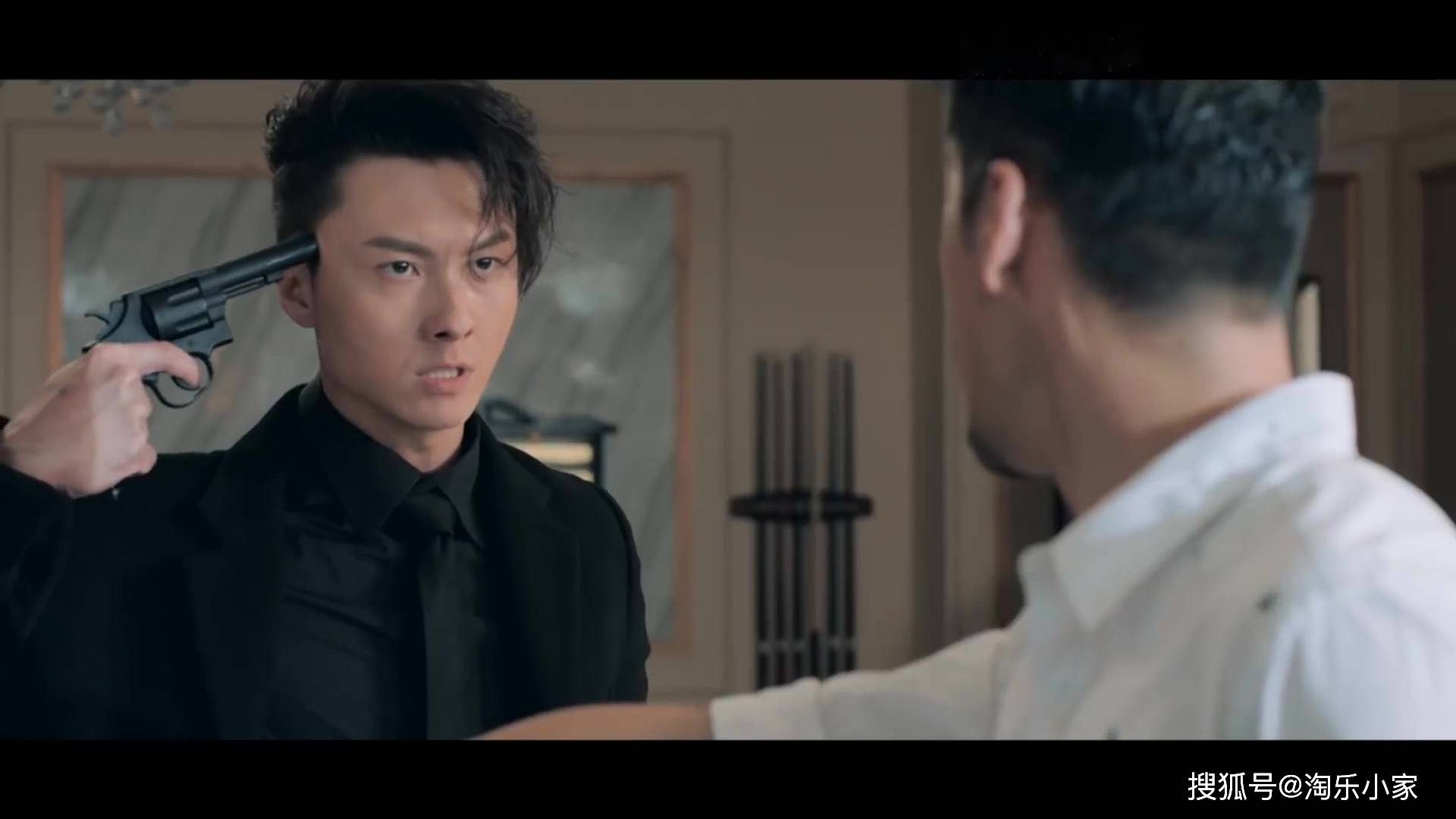 tvb新剧《反黑路人甲》:王浩信双重身份,又是演员又是