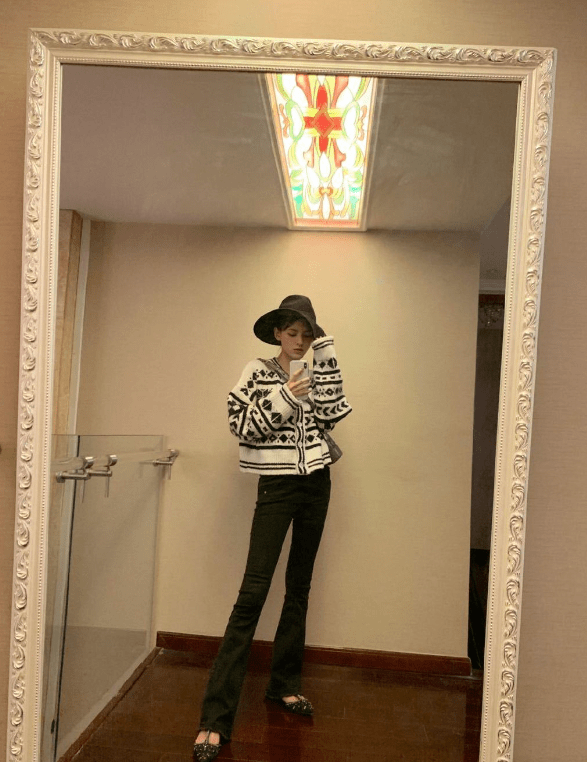 服装|张予曦身材显高？穿搭服装大胆秀出自己美腿，显得又高又瘦