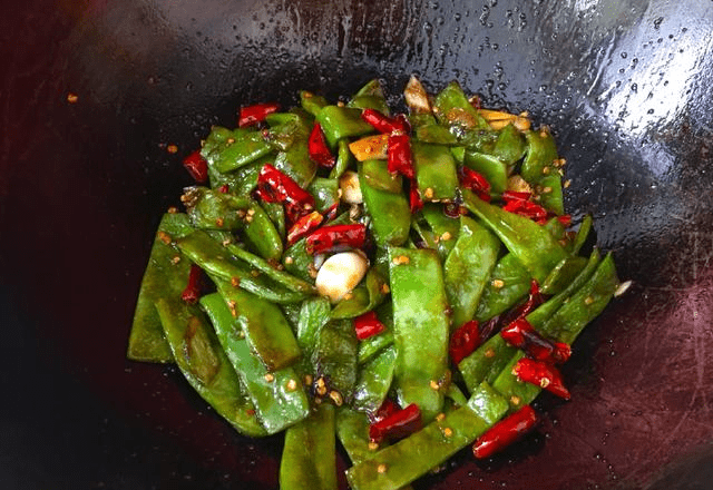 芸豆不熟易中毒,用这种做法做出来的芸豆,麻辣鲜香熟的透