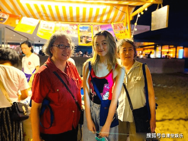 金发|衣服均价100元,3小时筹集1.8万,李嫣一头金发被嘲“不良少女”