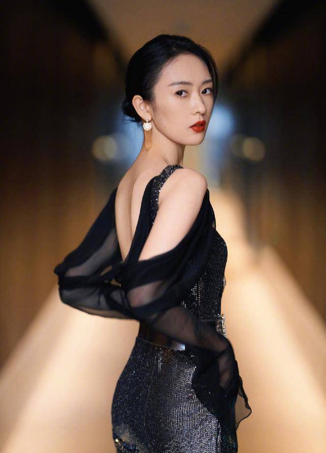 造型|江疏影品牌造型完胜红毯！穿连衣裙美成富家千金，绝杀童瑶毛晓彤