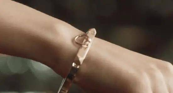 埃尔法|《三十而已》里的富婆们，再落魄也不会搭便车