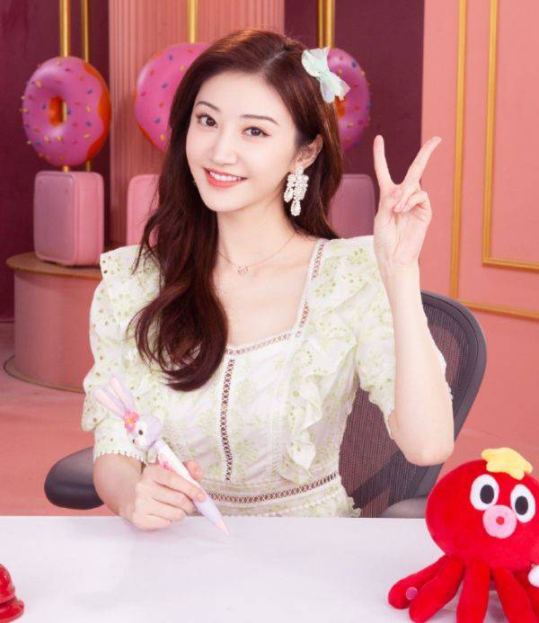 形象|圈内又一公开承认“整容”女星，术后失败很后悔，这样的景甜你认得？