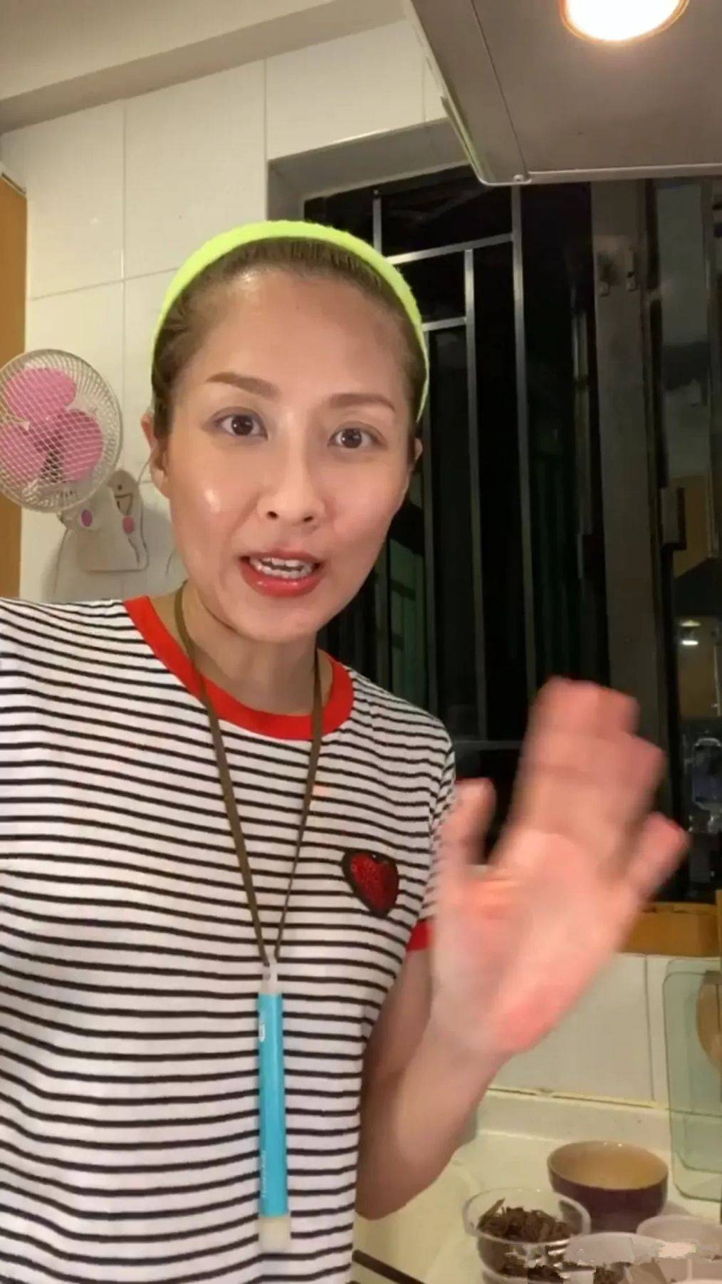 自爆|陈敏之自爆下厨照,颜值还是能“抗”,与上妆后基本无差!