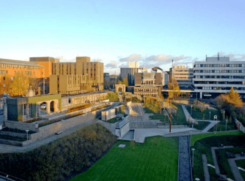 普高|英国留学 | 这些大学无需高考 普高三年毕业直录