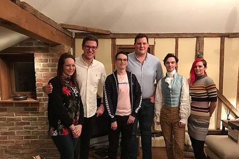 裁缝|25岁英国裁缝,只穿自己制作的复古美服,成功吸引不少妹子示爱