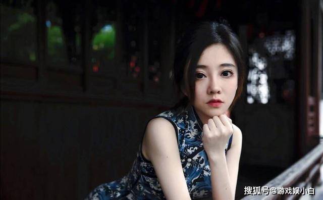 旗袍|任何服装都能驾驭的冯提莫，旗袍也穿出韵味，身材实属极致