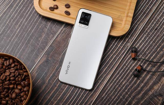 创作|年轻人对手机使用需求都有哪些方面？看看vivo S7就知道了