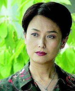豪门|她出道后从无绯闻,35岁二婚嫁入豪门,今55岁被宠成女王