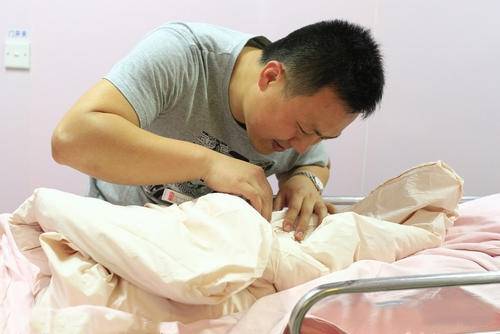 孕妈从进产房就哆嗦，有一种冷叫做“产房冷”，医生：为了你好