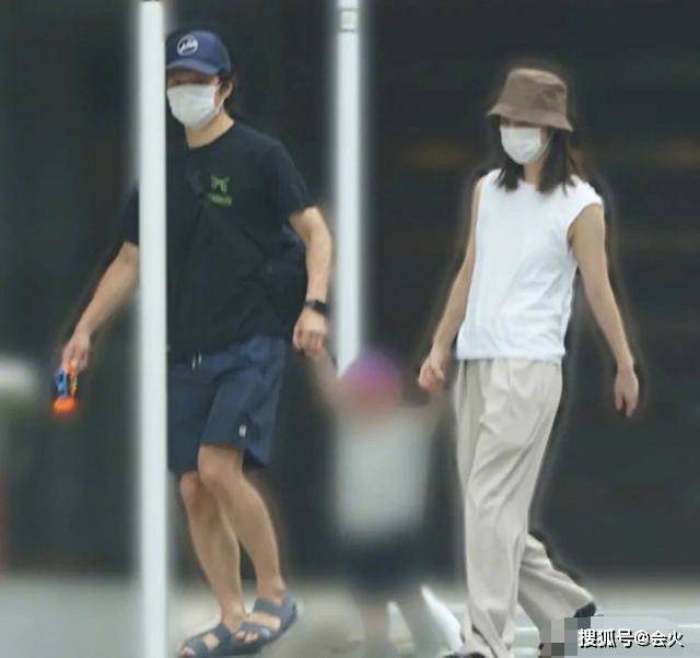 日本女星一家三口温馨出行，老公曾同时劈腿6女