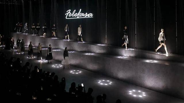 趋势|今年秋冬穿啥最时髦？中国国际皮革裘皮时装流行趋势发布秀告诉你