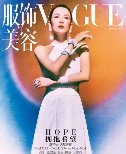 汪峰|汪峰探班章子怡，暴露头大腿短超虐身材，女儿醒醒撞脸小苹果