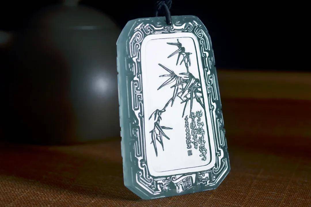 翡翠|裸石 or 镶嵌谁才是你的最爱？别着急，看完再下结论~