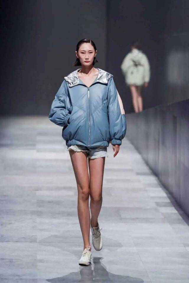 趋势|今年秋冬穿啥最时髦？中国国际皮革裘皮时装流行趋势发布秀告诉你