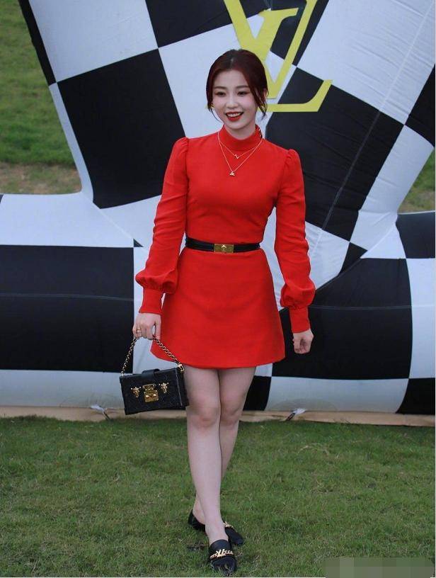 奚梦瑶|LV大秀：虞书欣腿粗万茜毫无星味，奚梦瑶发福成大妈，热巴美到炸