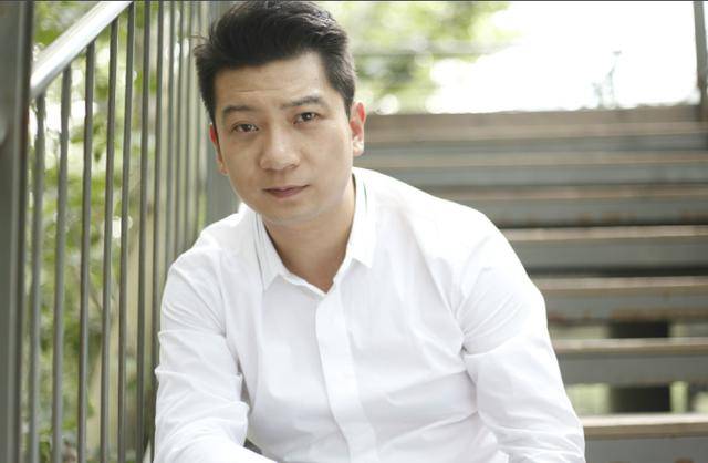 闫妮|白玉兰获奖名单公布，闫妮拿下一轮电视剧大满贯，陈宝国两轮！