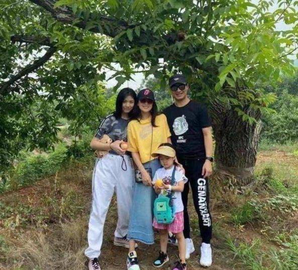 珠宝|章子怡女儿醒醒:我今年5岁,我玩价值5亿的珠宝玩具